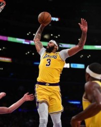 开云-浓眉哥带病血战43分钟！詹皇缺席湖人靠他挑大梁