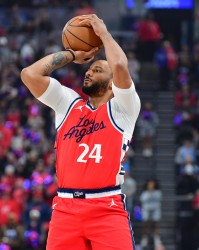 弗兰克：很感谢鲍威尔过去三年半为快船所做的一切 我们会想念他