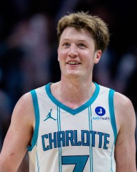 开云体育官网-【菜鸟】克尼佩尔24分7板5三分 贝利21分5三分 克利福德18分8助