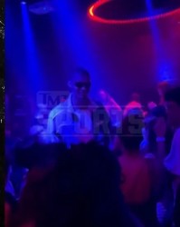 😉色即是空？文班深夜现身东京夜店🌈玩耍了一个半小时