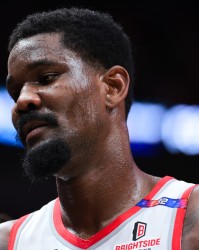 媒体人：艾顿的进攻还是很丰富的 状元的身体和技术摆在那